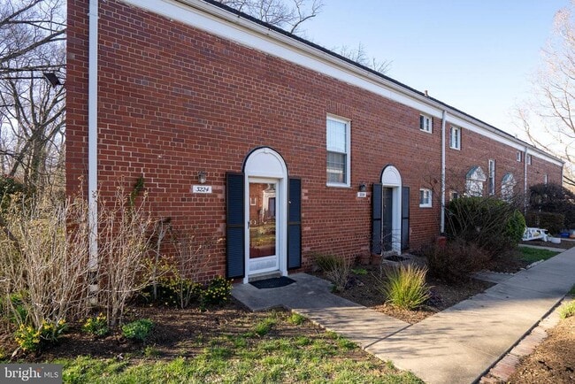 Building Photo - 3224 Martha Custis Dr