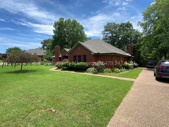 Building Photo - 2300 Brigadoon Dr