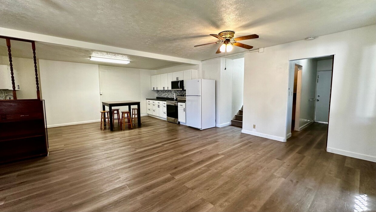 Foto principal - Available NOW - Highly Desired 2 BED 2 BAT...