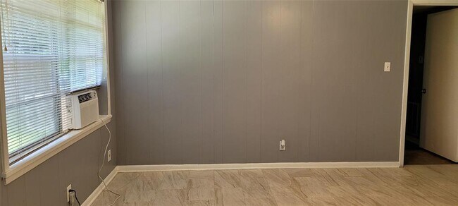 Building Photo - 11111 Glen Hollow