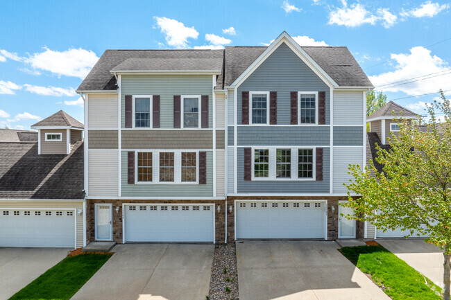 Building Photo - Walnut Crest