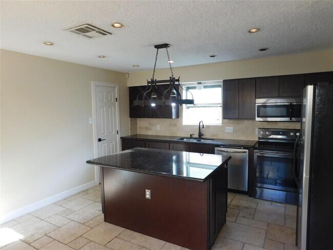 Building Photo - 4718 Blueberry Hill Dr