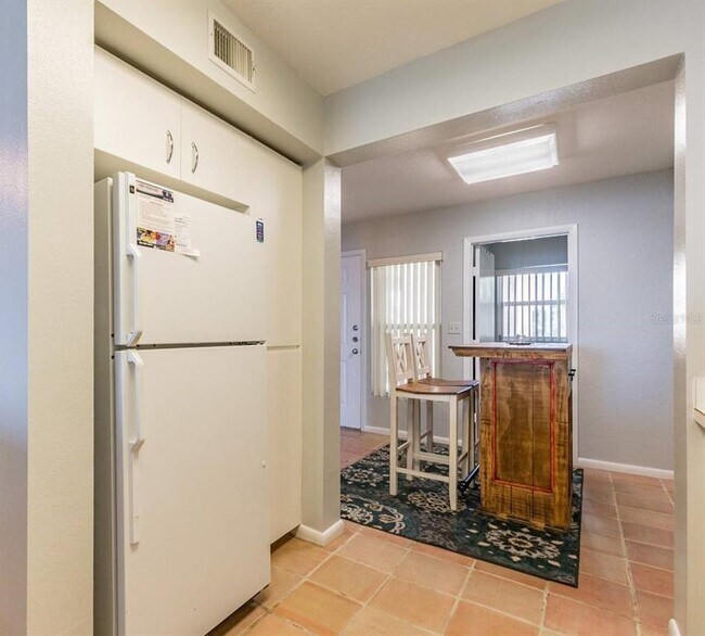 Foto del edificio - 6085 Bahia Del Mar Cir N