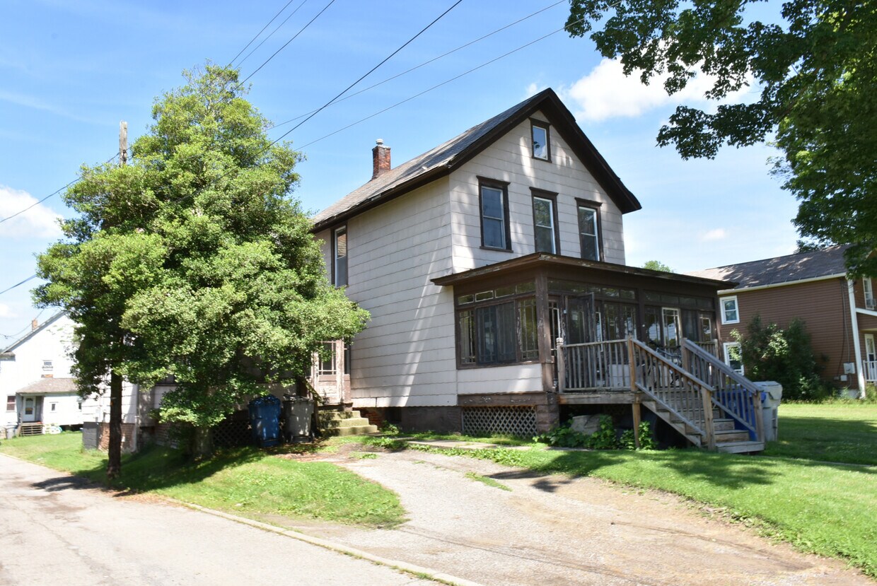 Primary Photo - 1096 S Main St
