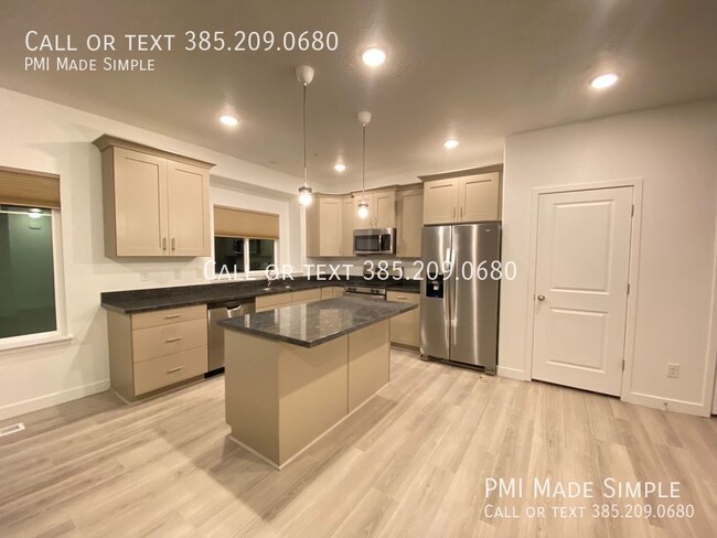 Foto del edificio - Clear and Bright, Newer Townhome in Rivert...