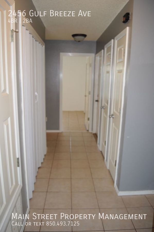 Building Photo - 2456 Gulf Breeze Ave