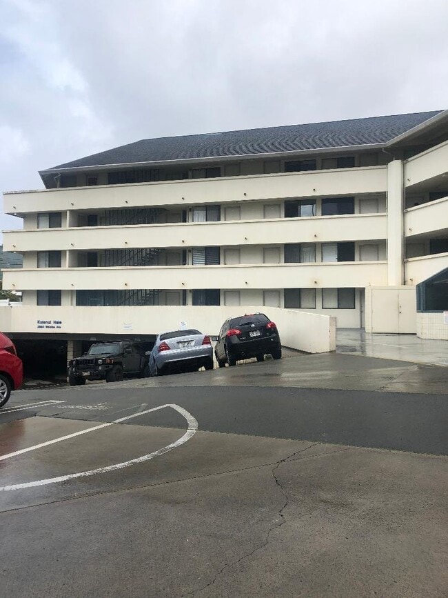 Building Photo - 2860 Waialae Ave
