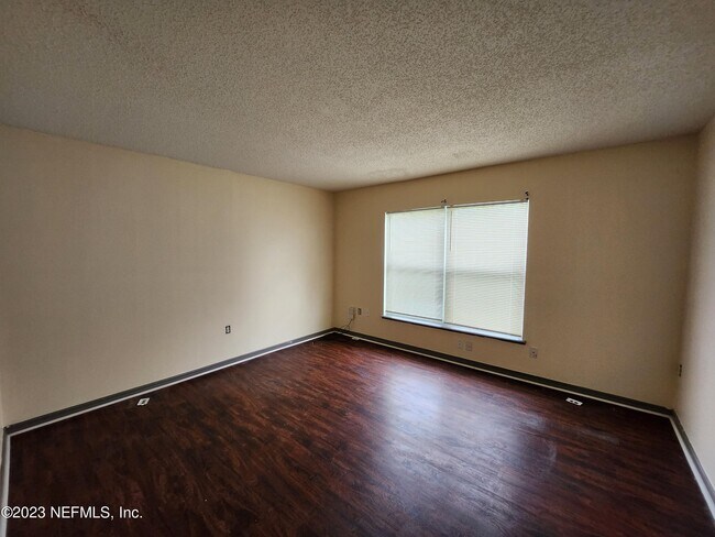 Foto del edificio - 7431 Overland Park Blvd