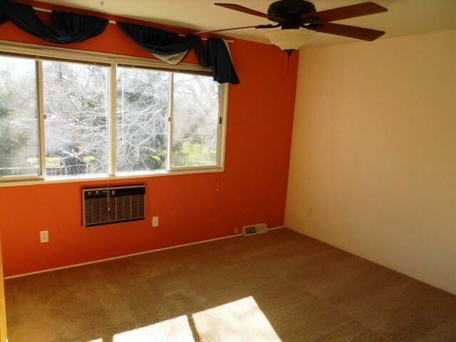 Foto del edificio - Three bedroom on Broadway in N. Boulder