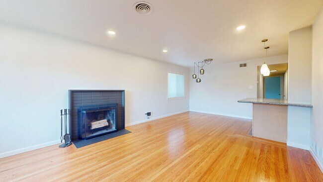 Foto del edificio - 3 Bedroom Home Available in East Richmond ...