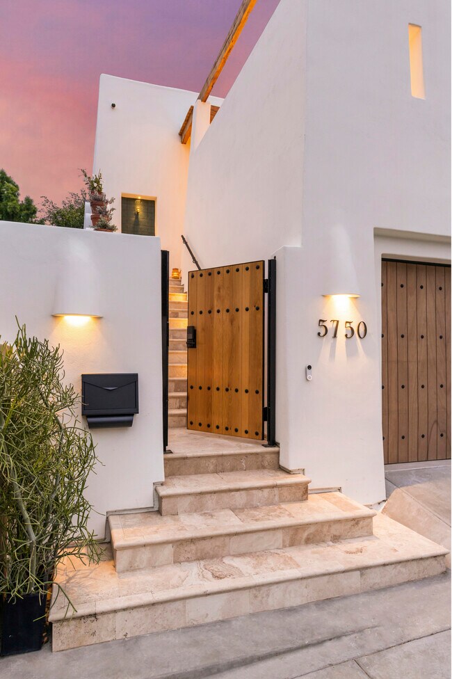 Foto del edificio - 5750 Pickford St
