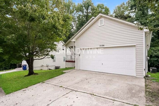 Foto del edificio - 7126 Crystal Creek Pl