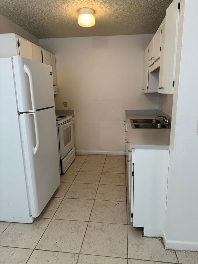 Building Photo - 3020 Allred Dr - Apt B