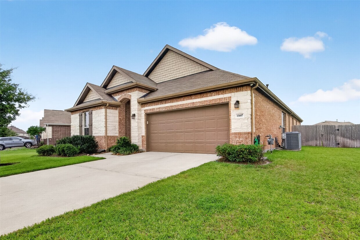Building Photo - 15607 Barton Orchard Ln