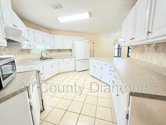 Building Photo - 5309 Robert Holmes Dr