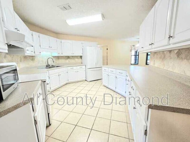 Foto del edificio - 5309 Robert Holmes Dr