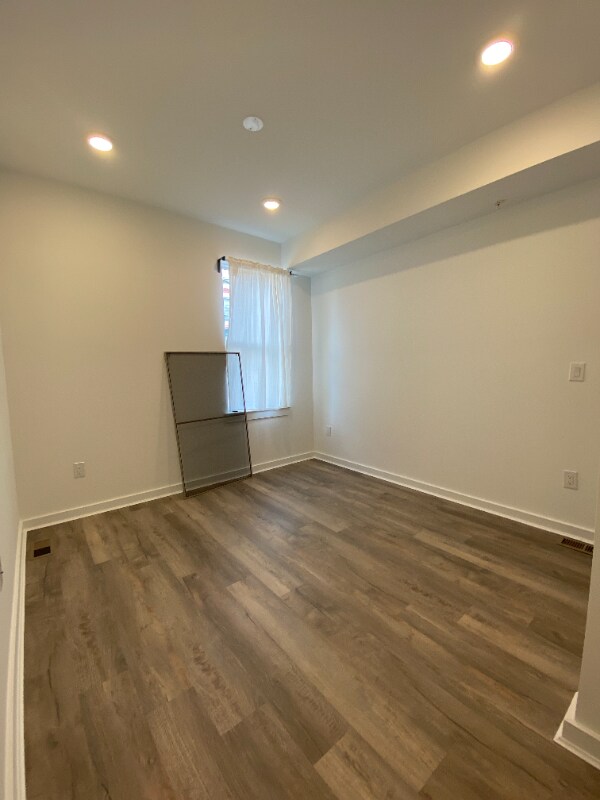 Foto del edificio - 667 N 52nd St