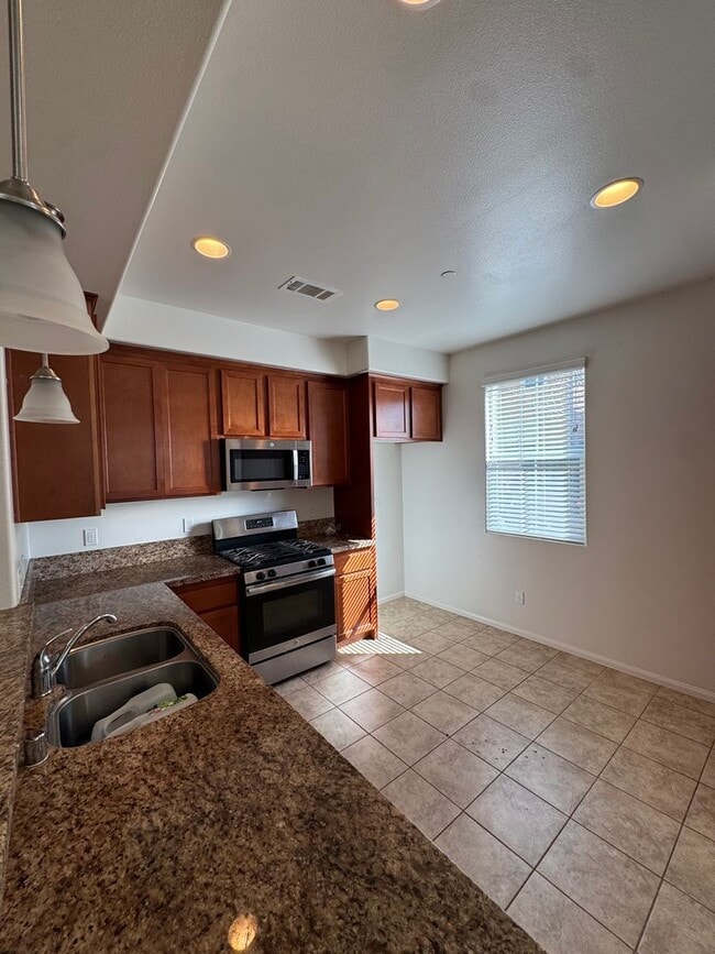 Building Photo - Newer 3-Bedroom Home in a Desirable Community