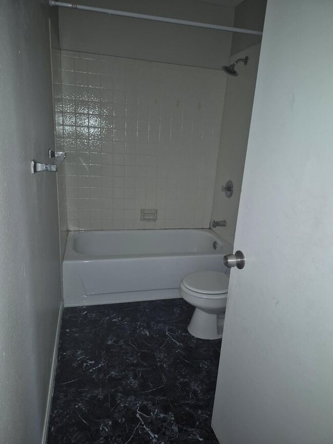 Foto del edificio - 2329 Exeter Dr