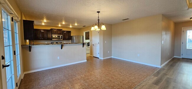 Building Photo - Beautiful 3 bedroom, 2 bath home for rent