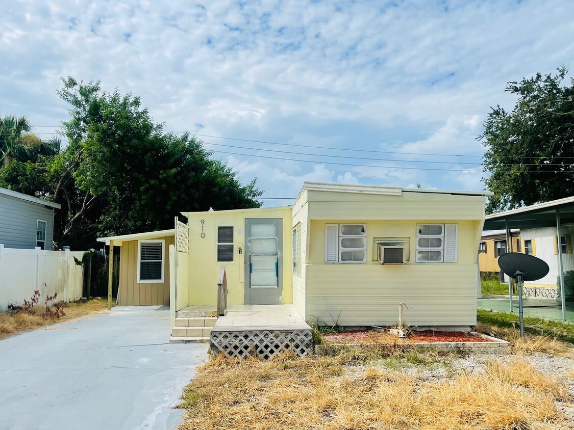 Photo - 910 51st Ave W