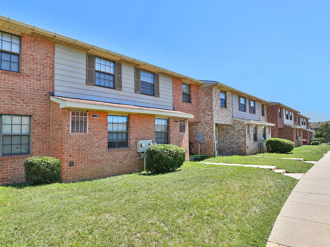 Building Photo - Chapel Valley Townhomes