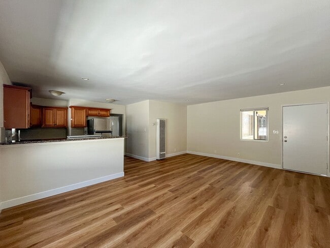 Interior Photo - 1034 Magnolia Ave