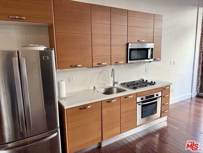 Foto del edificio - 460 S Spring St