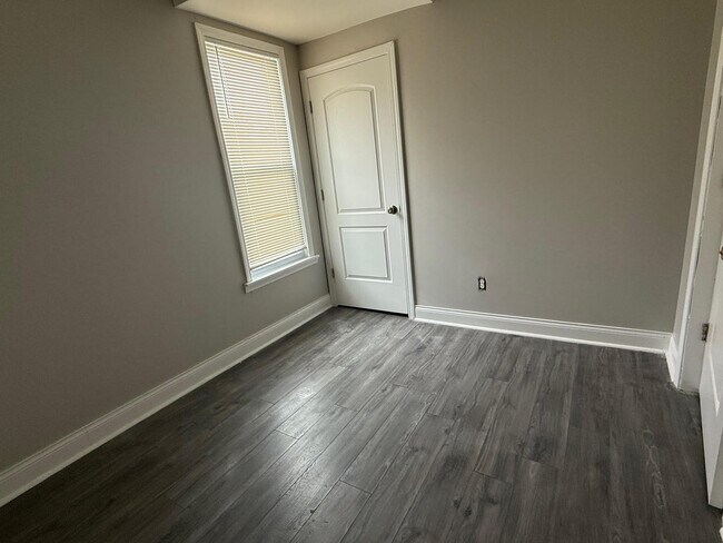 Foto del edificio - 7436 S Langley Ave
