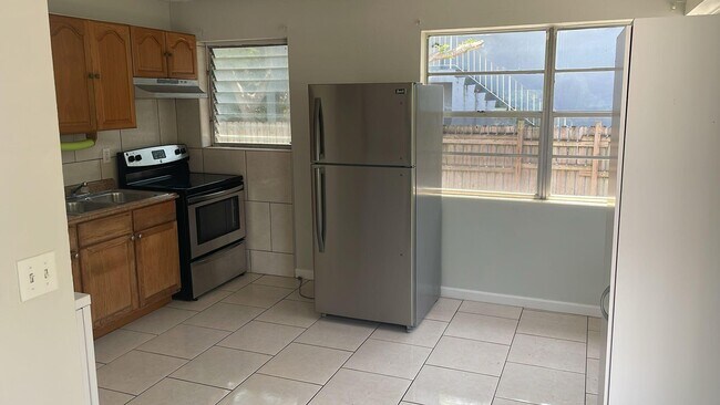 Building Photo - 2014 N Tamarind Ave