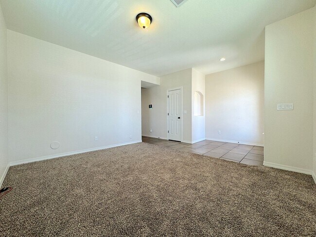 Foto del edificio - East El Paso 4 bed Refrig A/C with Solar!