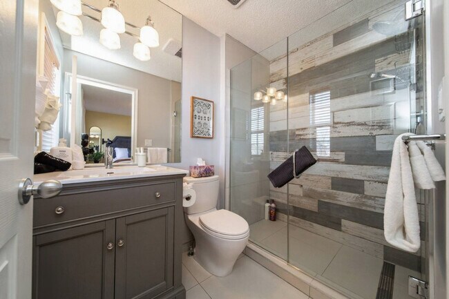 Photo du bâtiment - 12223-12217 17 Ave SW