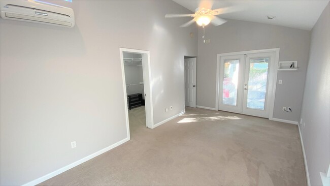 Building Photo - 3216 Castle Ct