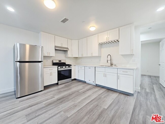 Building Photo - 4110 Normandie Ave