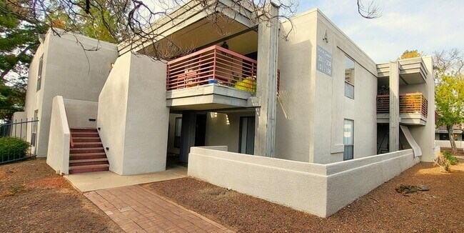 Foto del edificio - VERY NICE & AFFORDABLE 2 BED / 2 BATH CONDO – W/D, PATIO, POOL!
