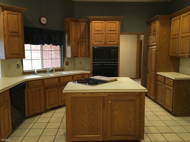Building Photo - 2712 Woodhollow Trl