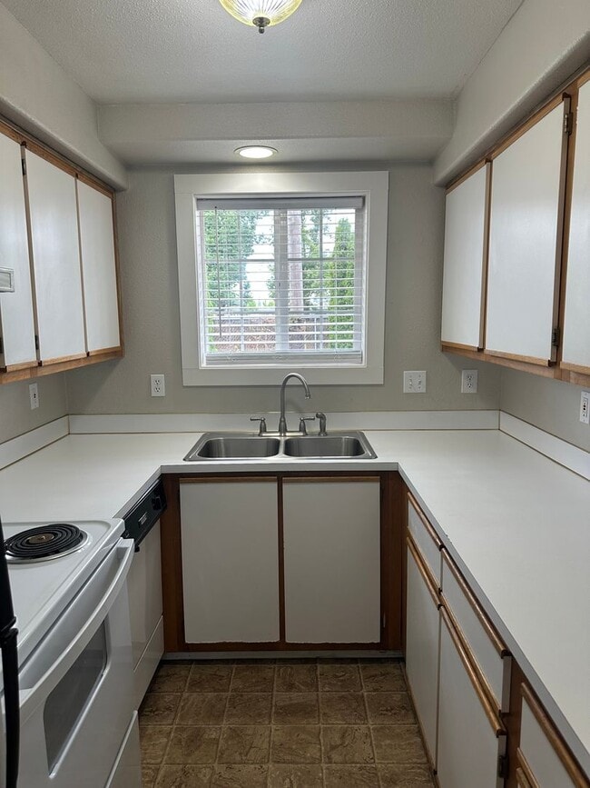 Building Photo - Adorable 1 bedroom 1 bathroom home in Spri...