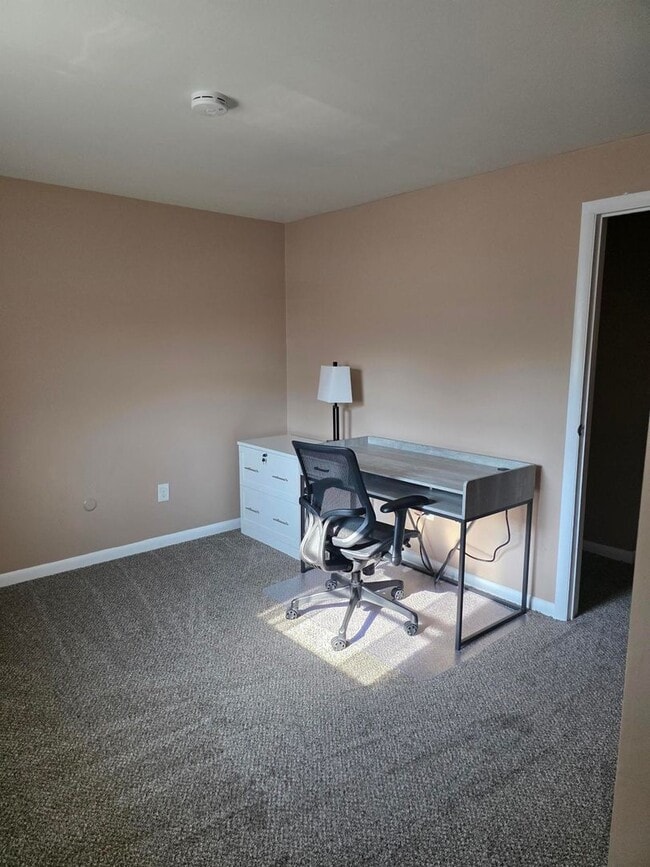 Building Photo - 76B