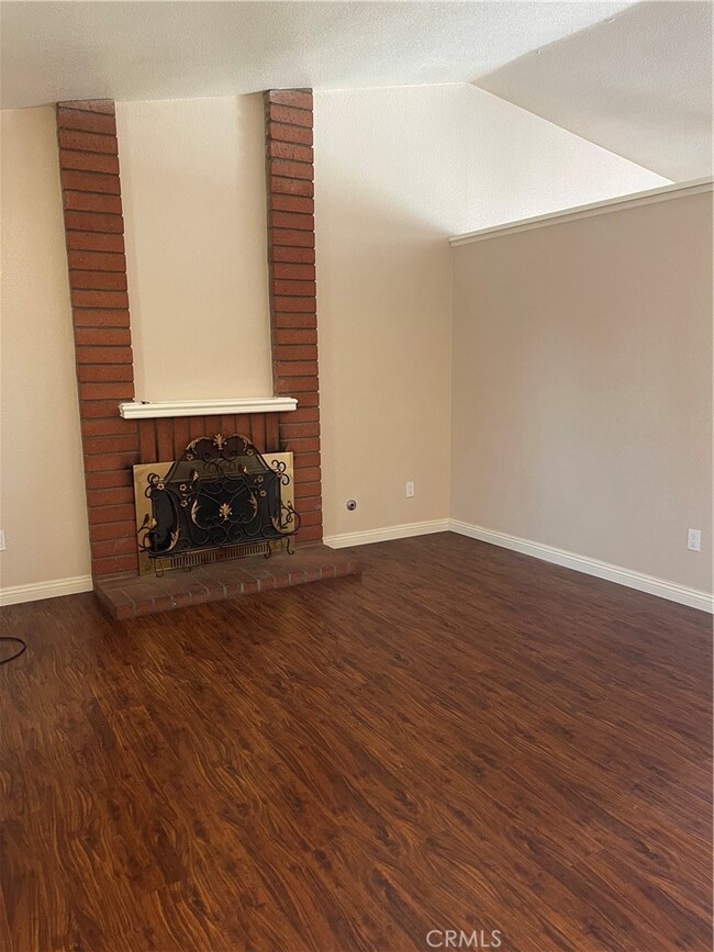 Building Photo - 562 W Casmalia St