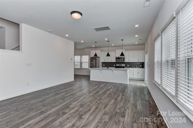 Building Photo - 561 Scotch Meadows Loop