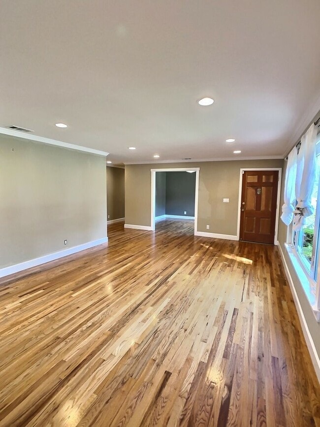 Building Photo - Charming Home for Rent in Naglee Park