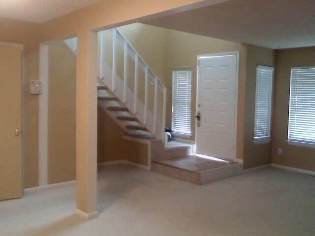 Foto del edificio - 3 BED / 2.5 BATH TOWNHOME IN CENTRAL CAMPU...