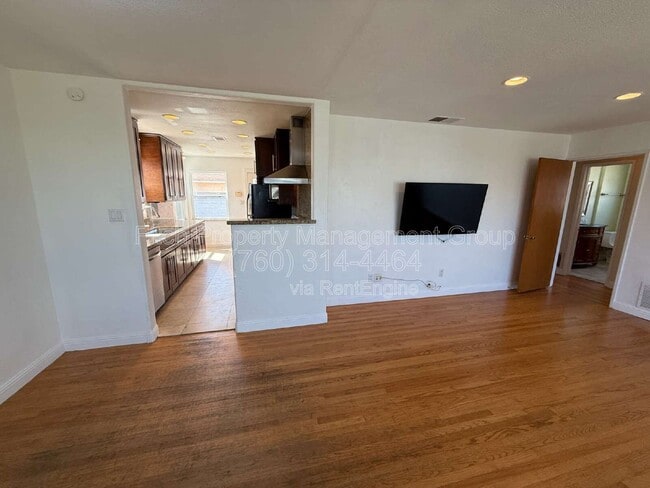 Foto del edificio - 6241 Stewart St