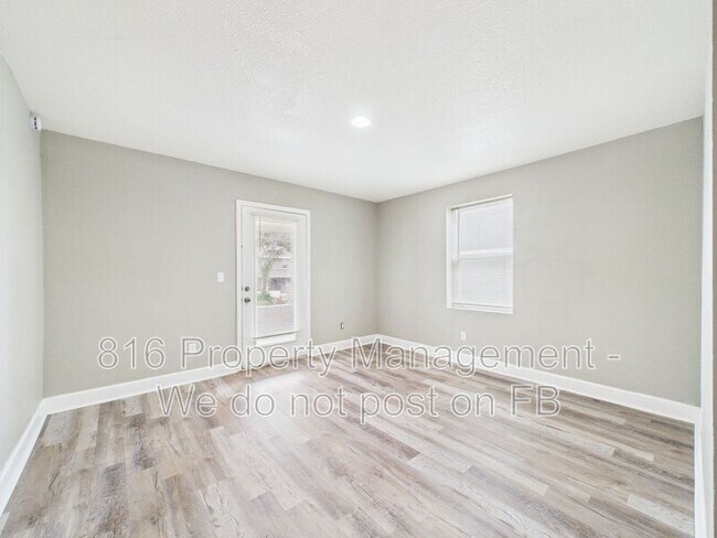 Foto del edificio - 3331-3333 Indiana Ave