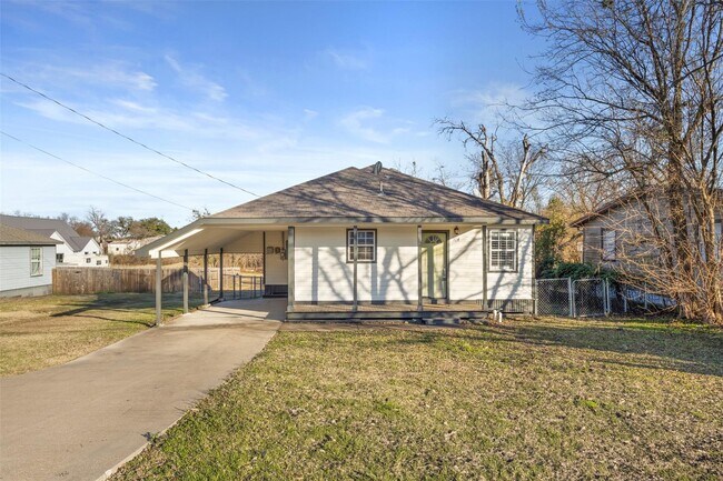 Building Photo - 314 Woodard St