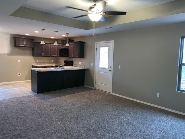 Building Photo - Beautiful home built in 2019 located in Re...
