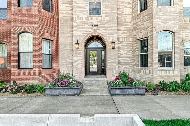 Building Photo - 240 N 10th St