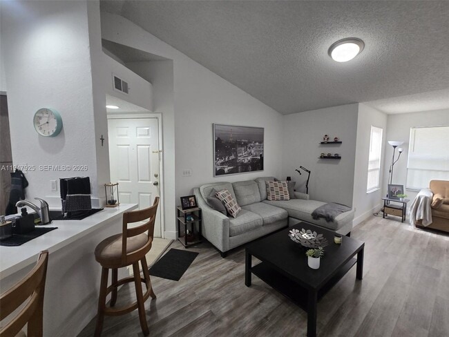 Foto del edificio - 12840 Vista Isles Dr