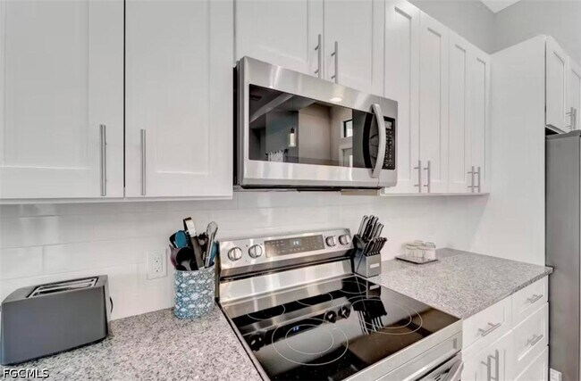 Foto del edificio - 3222 SW Santa Barbara Pl