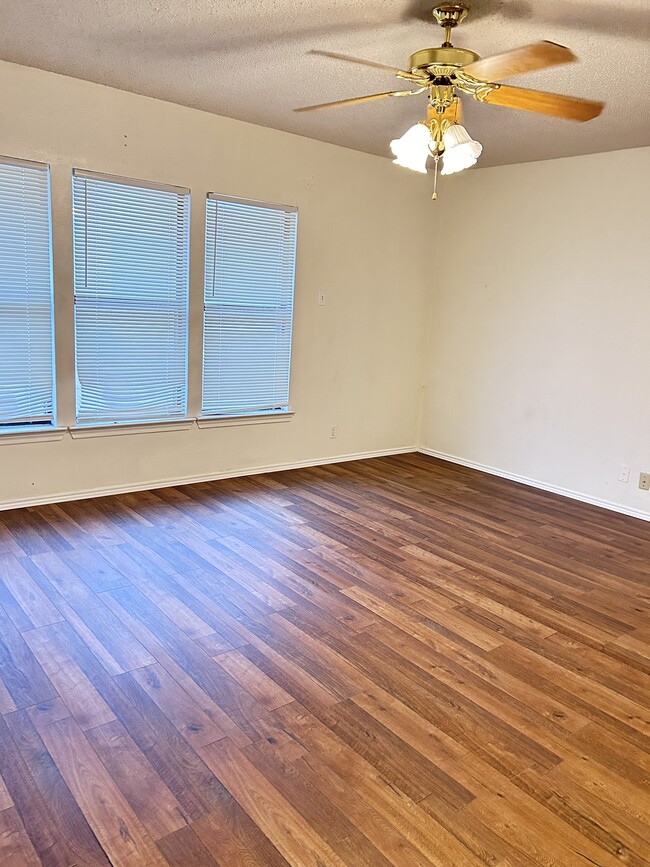 Building Photo - 2200 Canterbury Ct